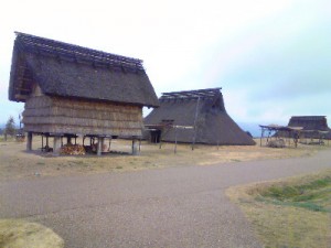 竪穴式と高床式